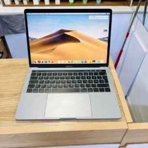 MacBook Pro 2019 13" core i7 16gb ram 1Tb ssd with Touchbar